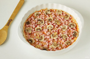 Пицца на слоеном тесте - фото шаг 5