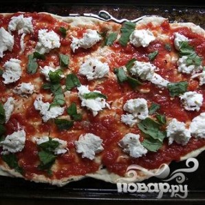 Пицца с помидорами и базиликом - фото шаг 7